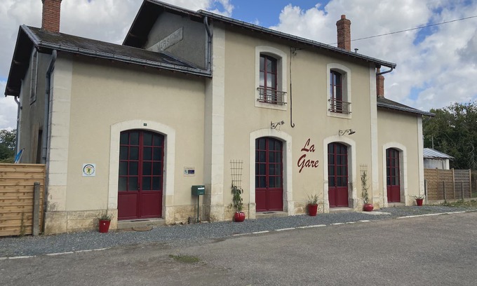 Mers-sur-Indre House | Atypical stay in a renovated 19th century train station