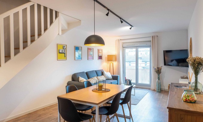 Macon Apartment | Au Bercail Mâconnais - Hypercentre Mâcon - Near train station - Comfort - 8 people