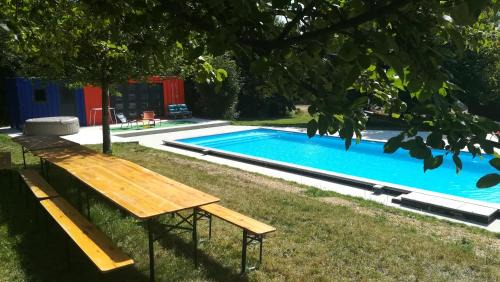 Sainte-Gauburge-Sainte-Colombe Bed & Breakfast | Au bouton dort