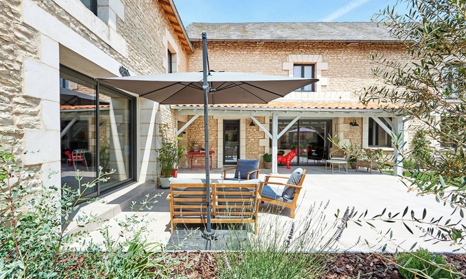 Neuville-de-Poitou House | Au logis de Bellefois