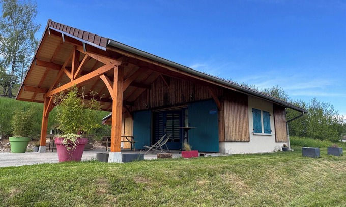 Les Piards Ski Chalet | Au P'tit Chalet. Pets allowed