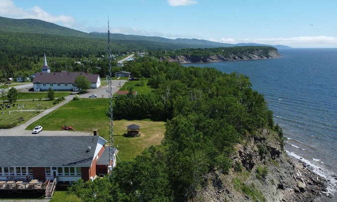 Cap-aux-Os Hotel | Auberge La Petite École de Forillon