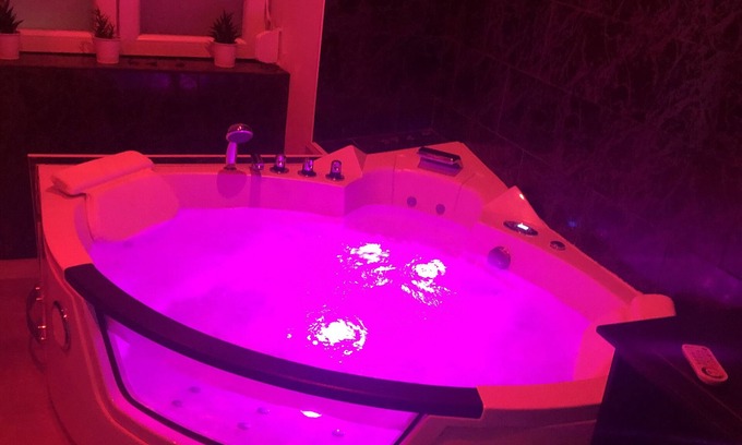 Audincourt Apartment | AUDIN SPA: JACCUZI⚡️SAUNA⚡️NETFLIX⚡️