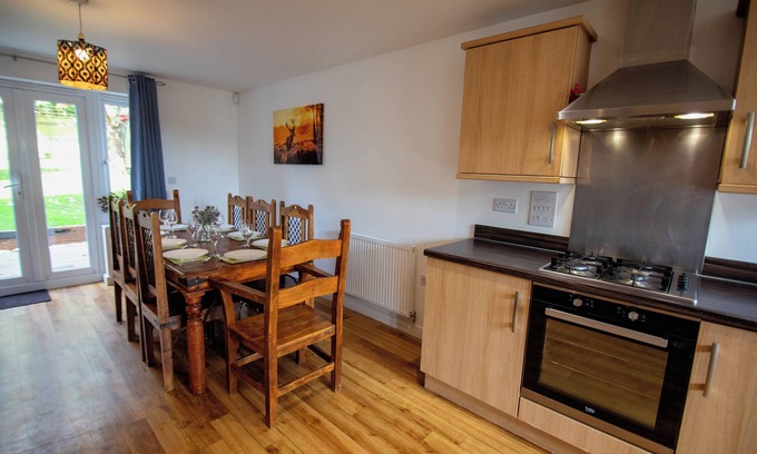 Andover House | Augusta House - Andover - Large 4 bedroom with garden, near centre