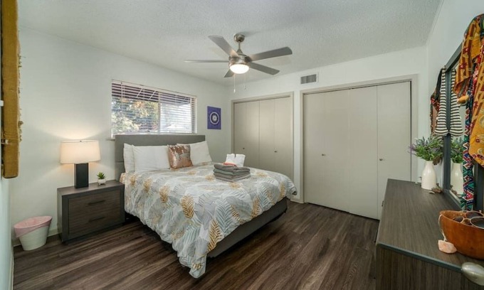 North University Apartment | Austinite ~ Stylish, Fun & Cozy ~ Mins to Moody & DT