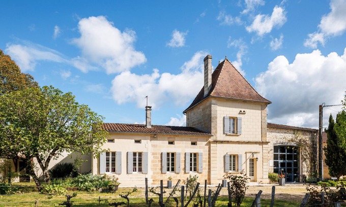 Petit-Palais-et-Cornemps House | Authentic Stay at Château Vieux Mougnac: Organic Vineyard, Saint-Emilion, Wine & Relaxation