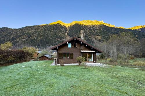 Les Bossons Ski Chalet | Authentic family chalet with garden in Chamonix