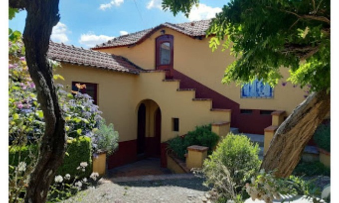 Tabua House | Authentic holiday home with special details in a private garden