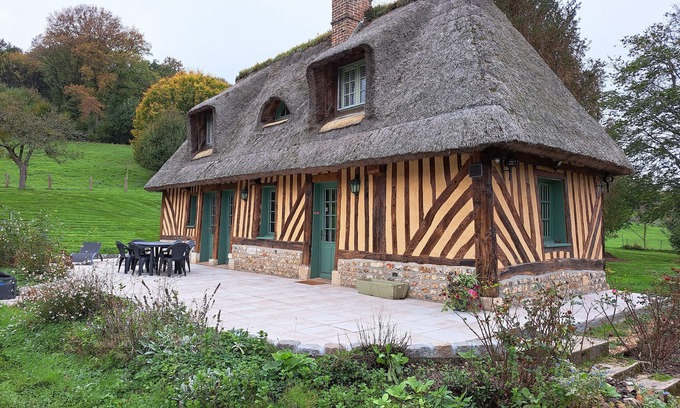 Conteville Cottage | Authentic thatched cottage near Honfleur