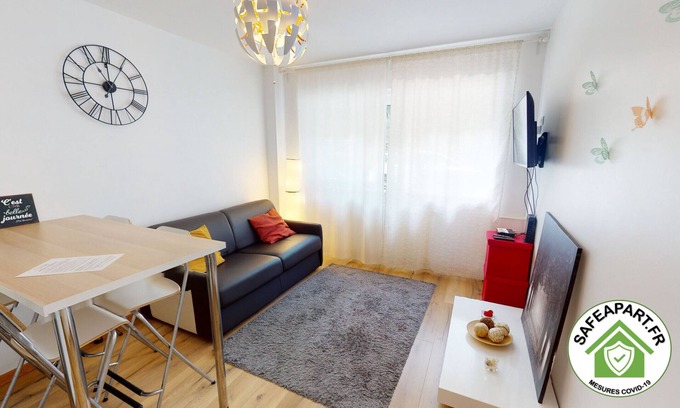 Orangerie Apartment | aux bons amis parlement orangerie up to 4