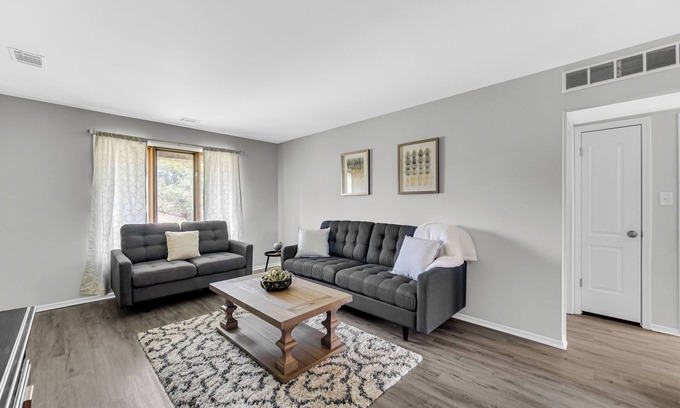 Munster Apartment | AVAIL 11/17- NEW 2BED CONDO by Hospital & Chicago