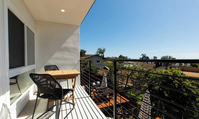 Middletown Cottage | Avalon II by Avantstay Chic & Stylish San Diego Condo w/Vibrant Interiors