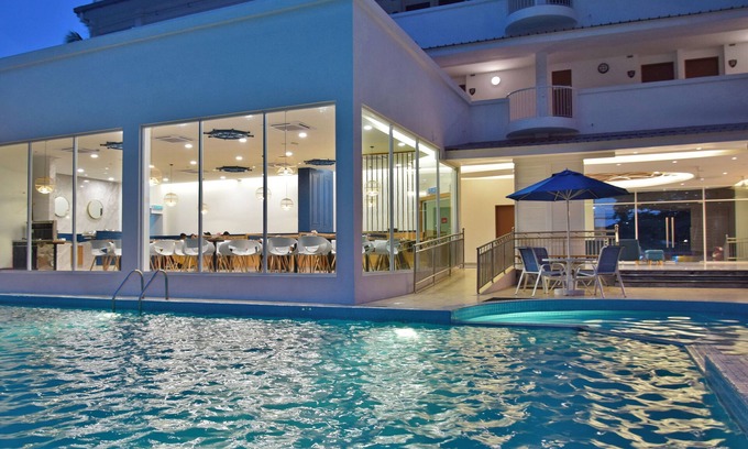 Pangkor Island Hotel | AVI Pangkor Beach Resort