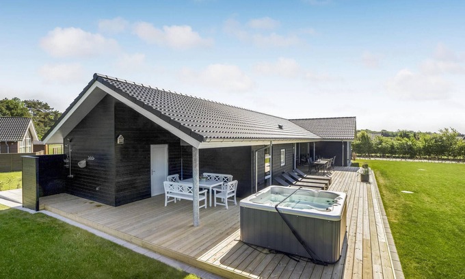 Haslevgarde House | Awesome home in Hadsund with WiFi