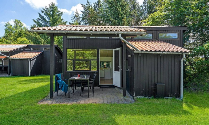 Hampen House | Awesome home in Hampen with kitchen