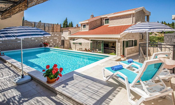 Kremena House | Awesome home in Klek with WiFi