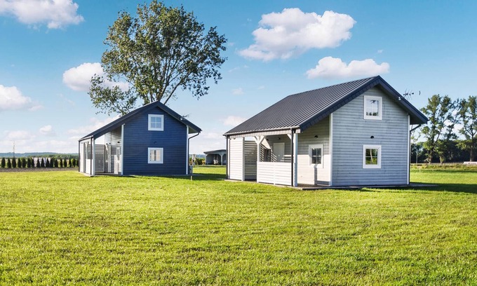 Trzebiatow House | Awesome home in Mrzezyno with WiFi