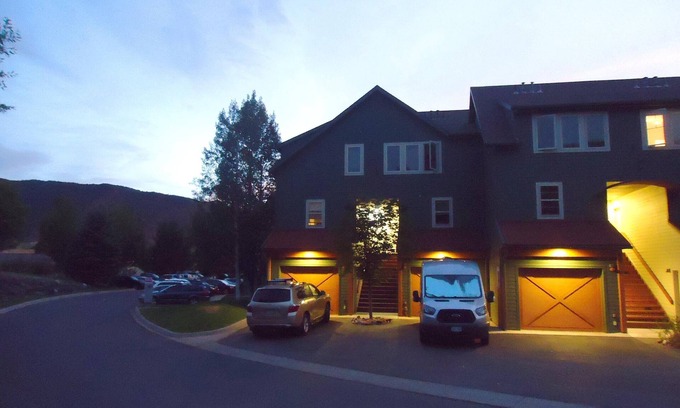 Basalt House | Awesome Lakeside Townhome corner unit with beautiful mountain views
