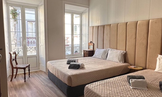 Ponta Delgada Cabin | Azor International Hostel - Q6