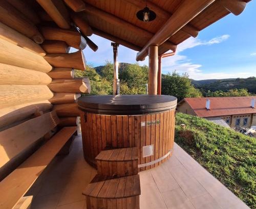 Band Ski Chalet | Bándi Kuckó