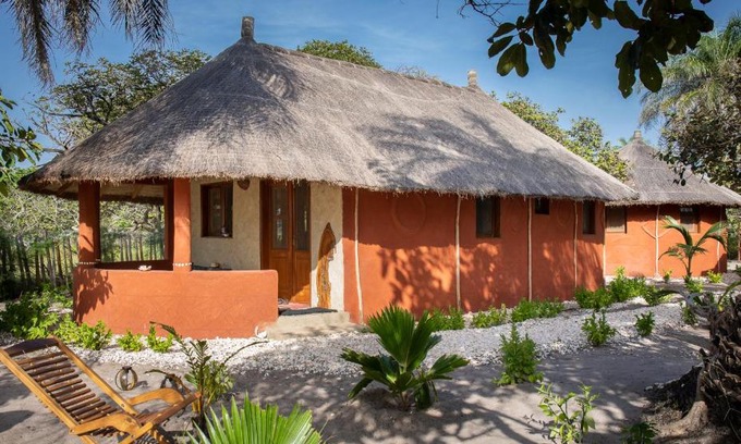 Ile de Dionewar House | Bégué Lodge