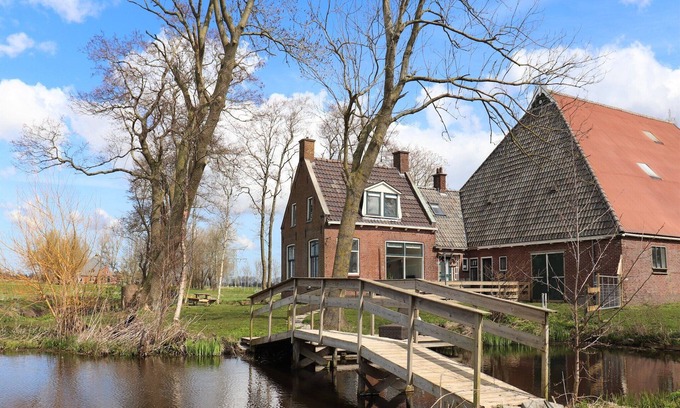Suwald House | B&B farm Grutsk in Suwald with private harbour
