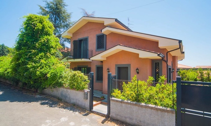 Pedara House | B&B immersed in the Green