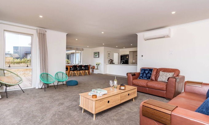 Mangawhai Heads House | Bach near the Beach - Mangawhai Heads Holiday Home