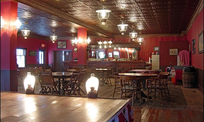 McGregor Hotel | Backwoods Bed and Bath