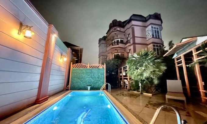 Sabayil House | Badamdar villa with pool and sauna