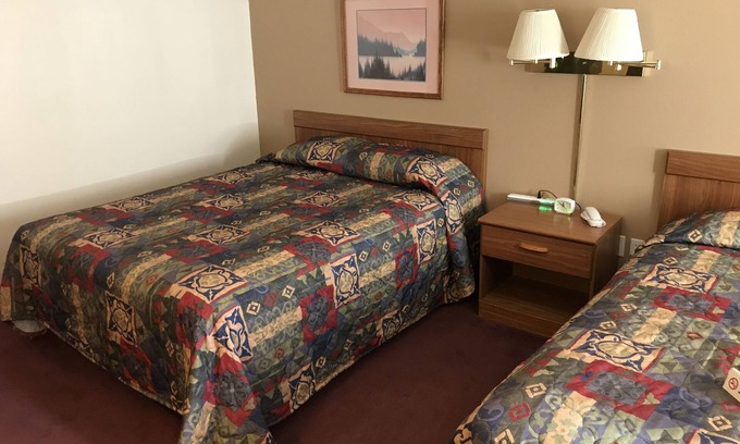 Lake Hallie Hotel | Badger Motel