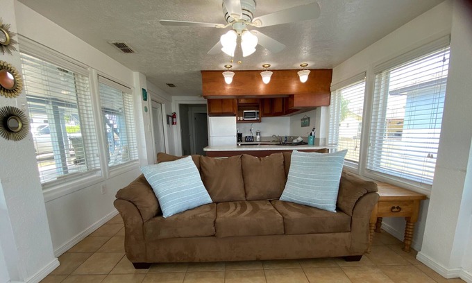 Kleberg County House | Baffin Bay "Catch N Relax" - Spectacular Sunrises