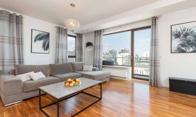 Srodmiescie Połnocne Apartment | Bagno 2 Warsaw | Large & Elegant Apartment with a View of the Warsaw Skyline | C