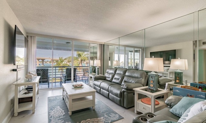 St. Petersburg Condo | Bahia Vista 'Island Dreams'.Sun, Sand and the Sea