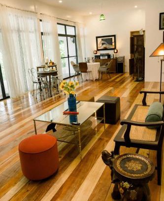 Bacnotan Bed & Breakfast | Balai Benedicere Bed & Breakfast