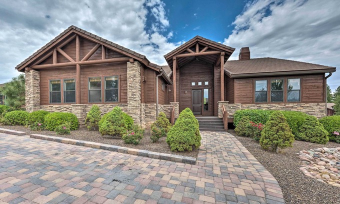 Torreon House | Balcony & Grill: Updated Show Low Townhome!