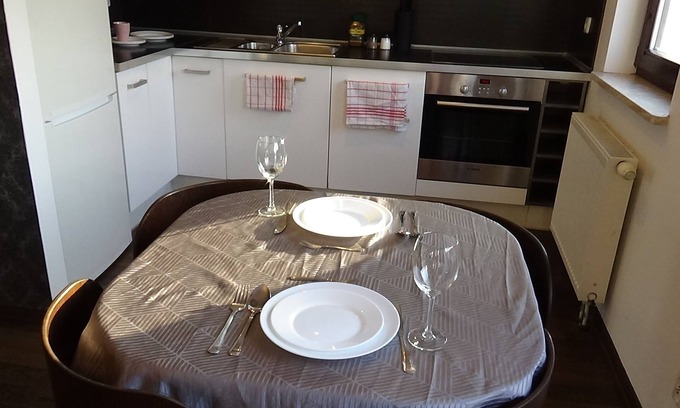 Gorce Apartment | Bardzo fajnie meszkanie. Znajduje cę w dobrzej lokalizacji. Darmowyj parking