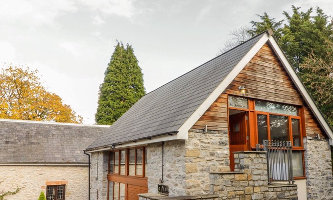 Nantgarw Apartment | BARN APARTMENT 1, romantic, luxury holiday cottage in Cardiff
