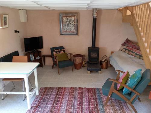 Moone Apartment | Barn Retreat with Mountain Views