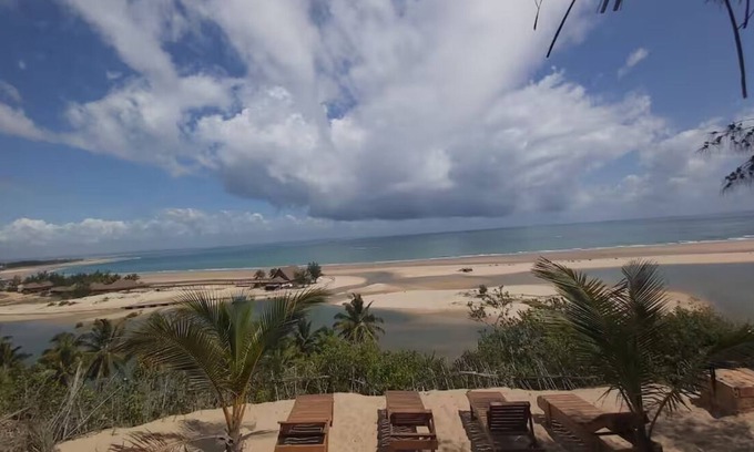Inhambane House | Barra Beach - Stunning sea view, charming beach house - 4x4