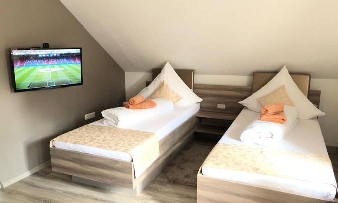 Adorf Apartment | Basic Dreibettzimmer mit Gemeinschaftsbad