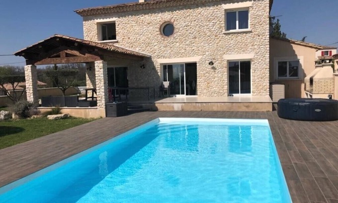 Le Grau-Du-Roi Villa | Bastide du soleil with swimming pool