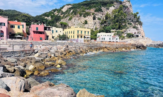 Varigotti Apartment | Bay of Saracens, renovated apartment 6 people with garden parking space