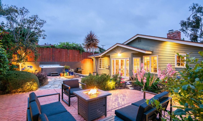 Roseville - Fleet Ridge House | Bay Skyline | Hot Tub + Fire Pit | Point Loma