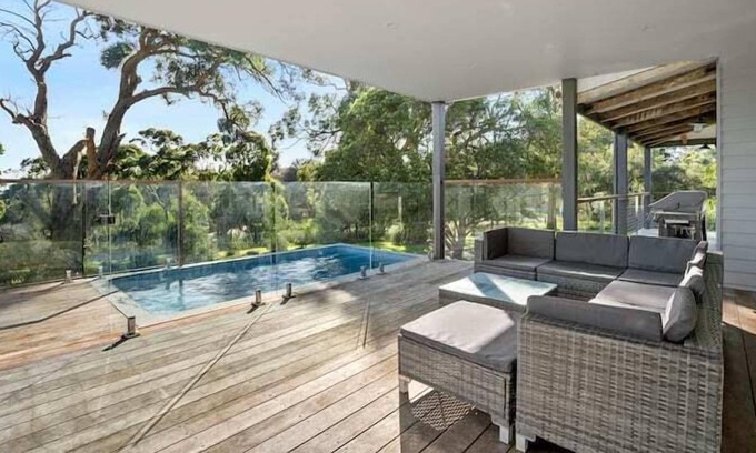 Boneo House | Bay Views, heated plunge pool, nature walks from the house. wifi and linen