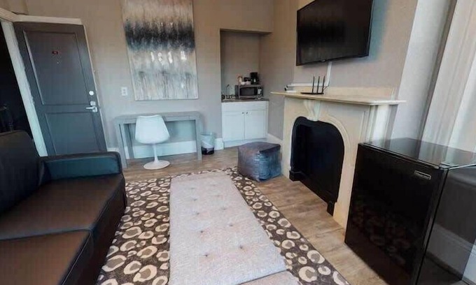 Bay Village Apartment | Bay Village, Walk Everywhere Sleeps 3