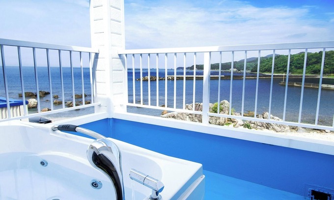 Tanami House | BBQ and breakfast included Nonsmoking Twin room with outdoor jacuzzi no pets allowedocean vie /Higashimurogun Wakayama