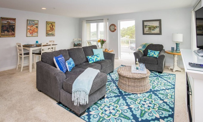 Westport Condo | Beach Access ~ Saltwater Heated Pool ~ Hot Tub ~ King Bed!