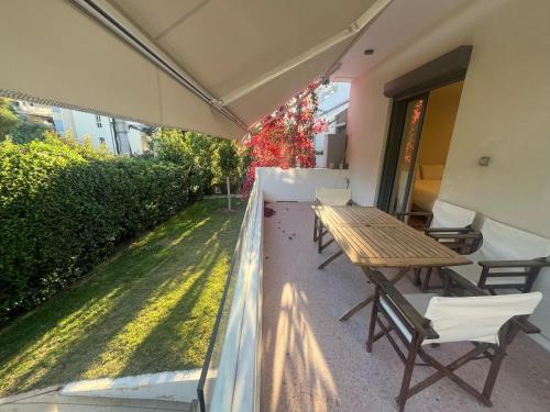 Vouliagmeni Apartment | Beach Bliss Studio