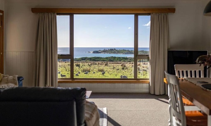Bicheno House | Beach Break - Diamond Island